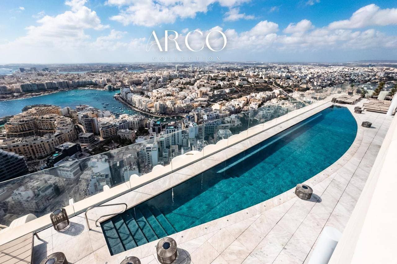 Mercury Tower Superb 1BR w/Rooftop Pool by ArcoCollection 1