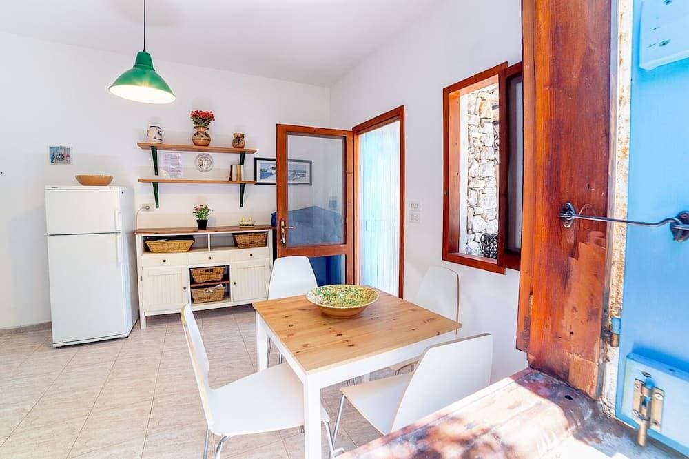 Foto 13 von 28: Mareverde.Gorgeous beachfront cottage with pool and very close to the sea access