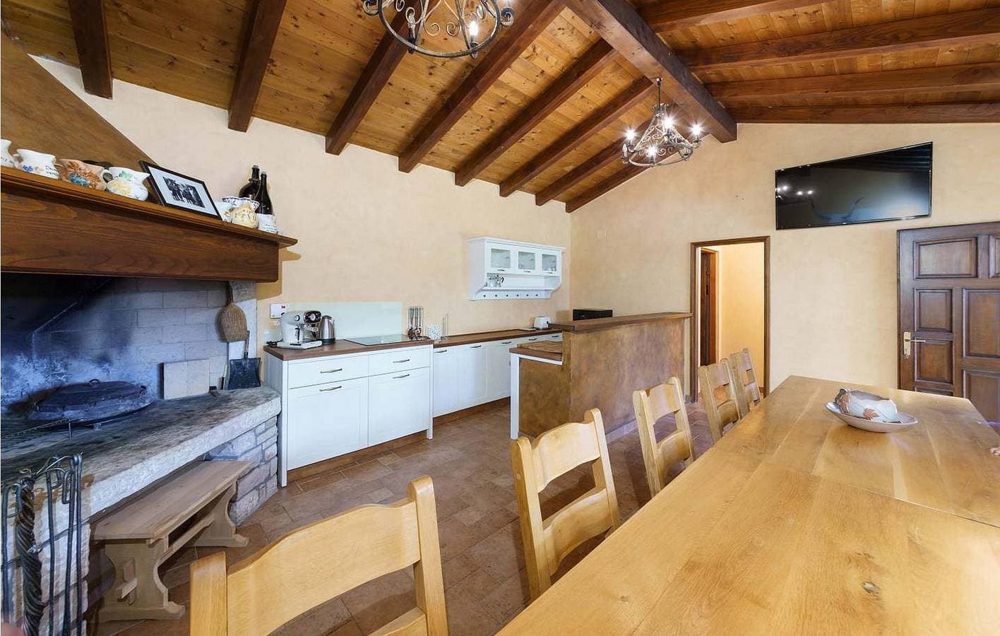 Foto 4 von 39: Geräumige 2-Zimmer-Wohnung mit Terrasse in der Nähe des Restaurants „Atelier“