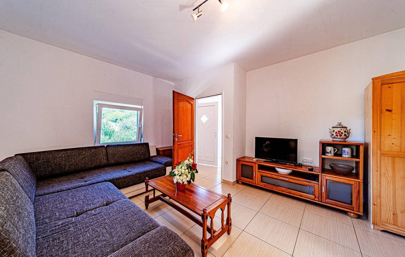 Foto 3 von 21: Gemütliche Ferienwohnung mit Terrasse, WLAN und Parkplatz in der Nähe des Strandes Tri Žala