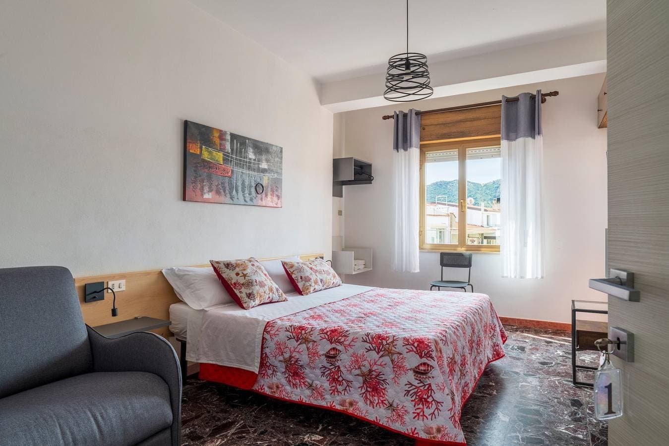 Foto 3 von 20: Zimmer 'Tramontana' mit WLAN und Klimaanlage