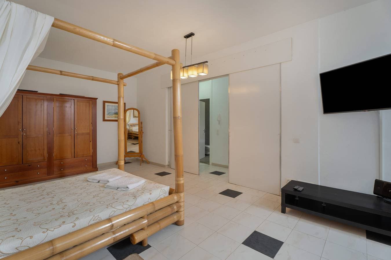 Foto 12 von 34: Ferienvilla 'Playa Del Duque' mit privater Terrasse, WLAN und Klimaanlage