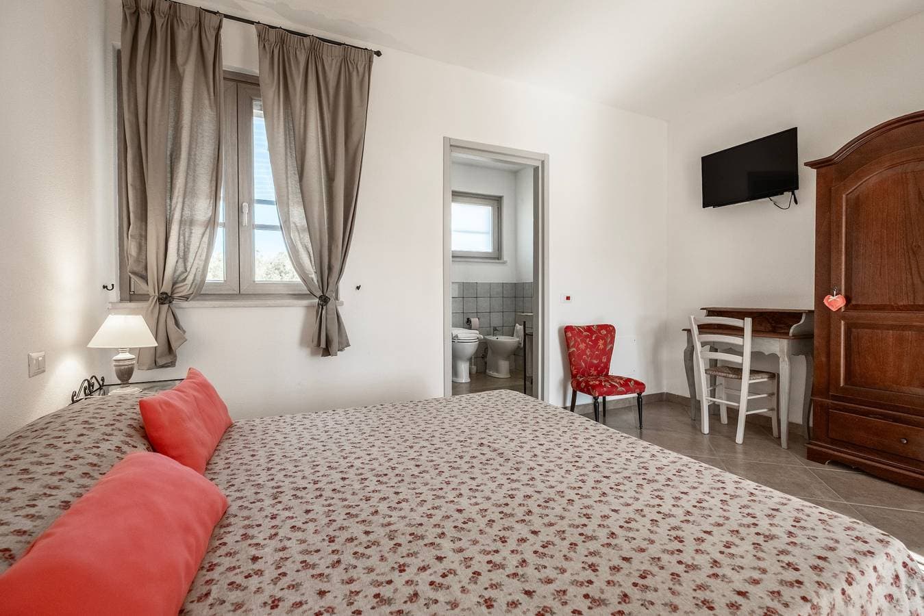 Foto 6 von 29: Zimmer 'Giusti - 3 Leccio' mit gemeinsamem Garten, Wi-Fi und Klimaanlage