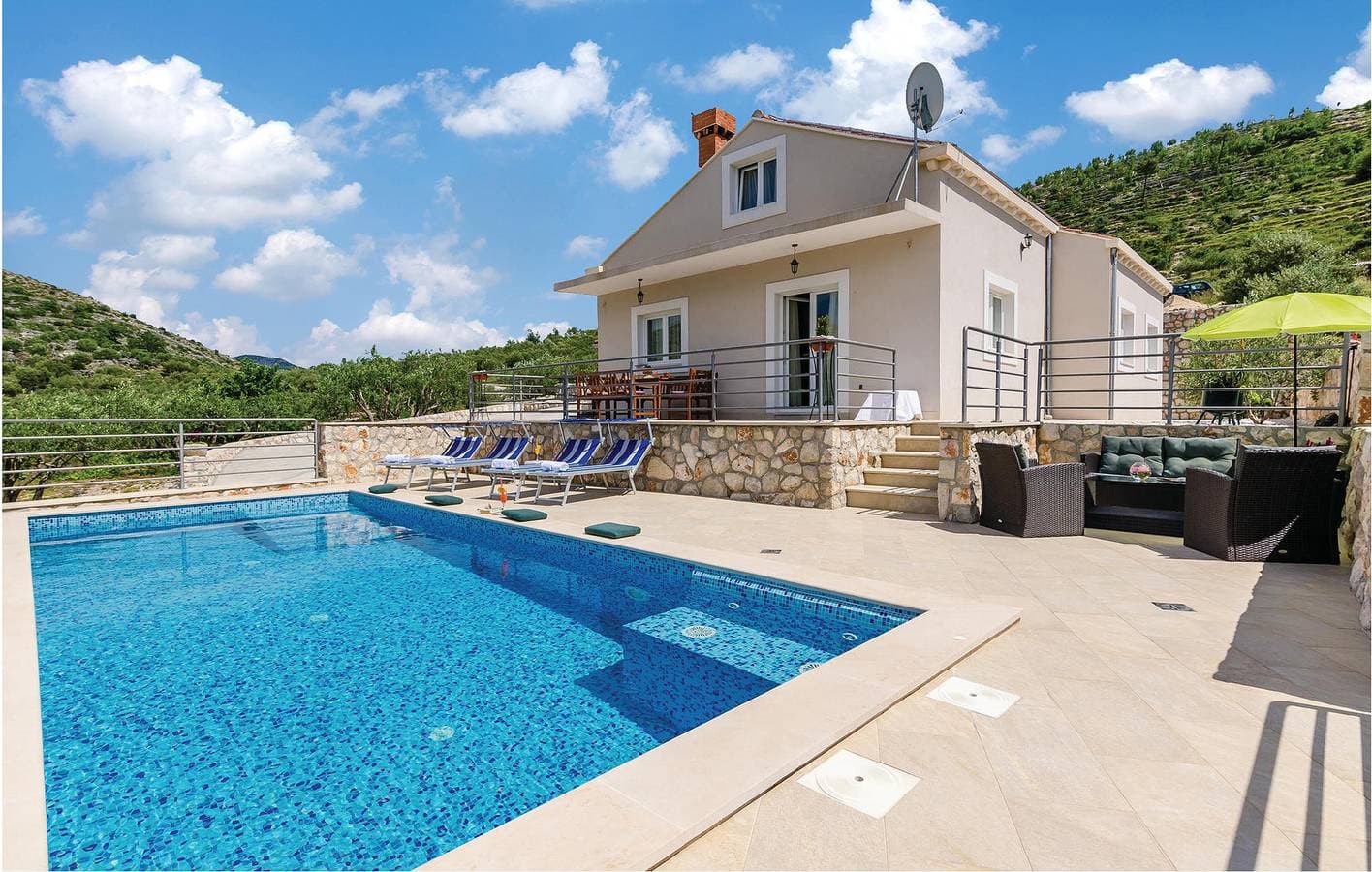 Trendige 1-Zimmer-Wohnung mit Pool und WLAN, 1,5 km vom Strand entfernt 1
