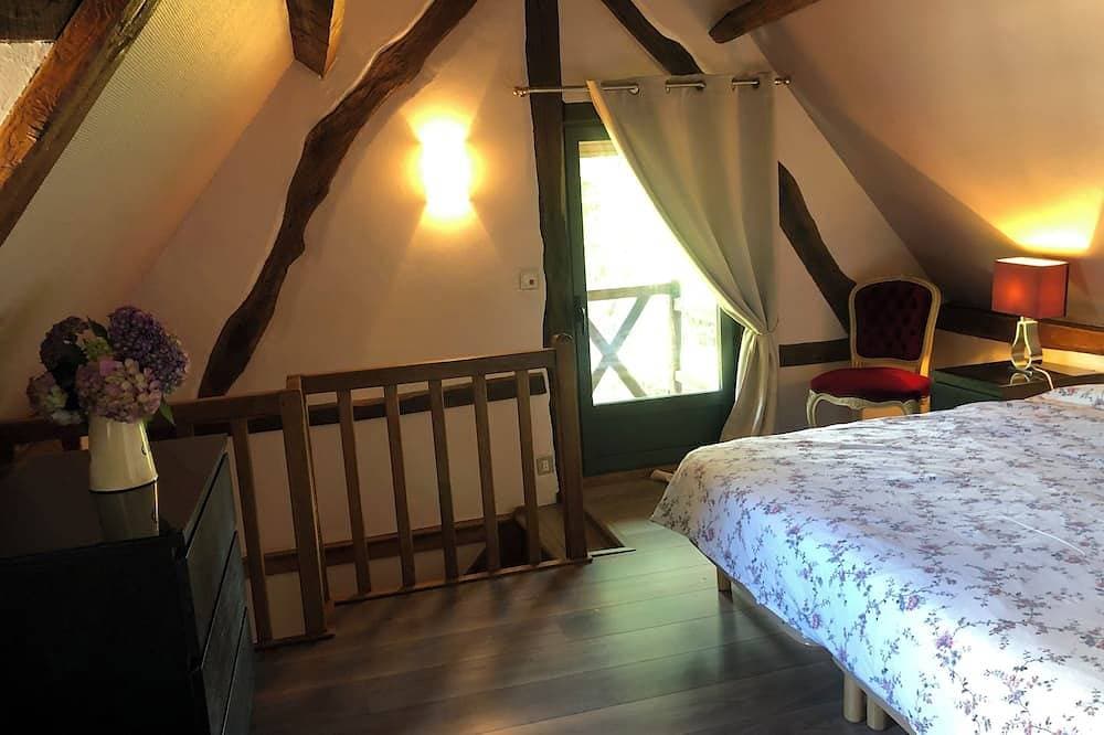 Foto 3 von 18: Renovated bread oven in pretty Normandy property
