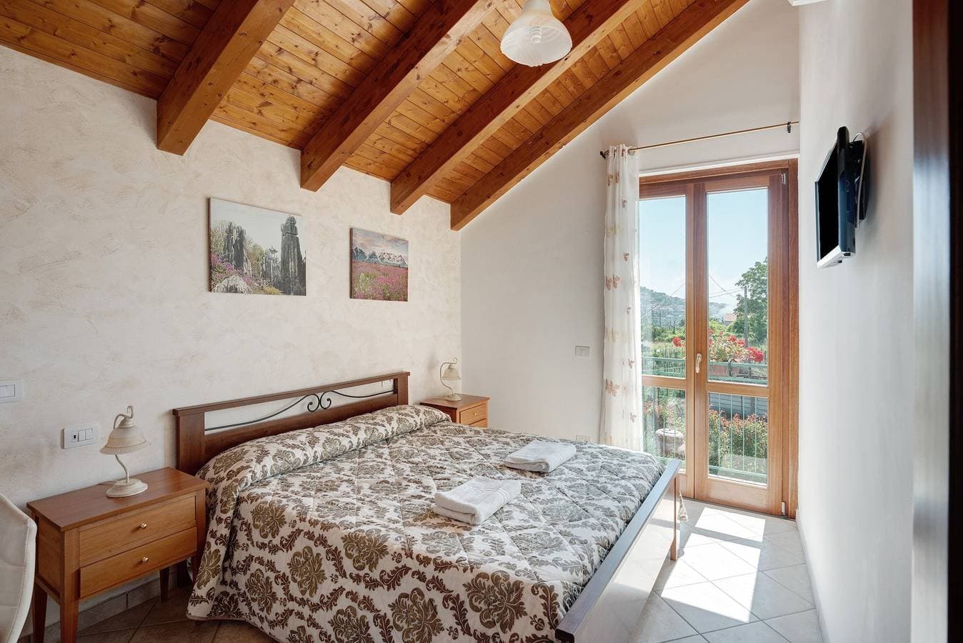 Foto 10 von 35: Villa Degli Dei mit Gemeinschaftspool, Bergblick, WLAN und Klimaanlage