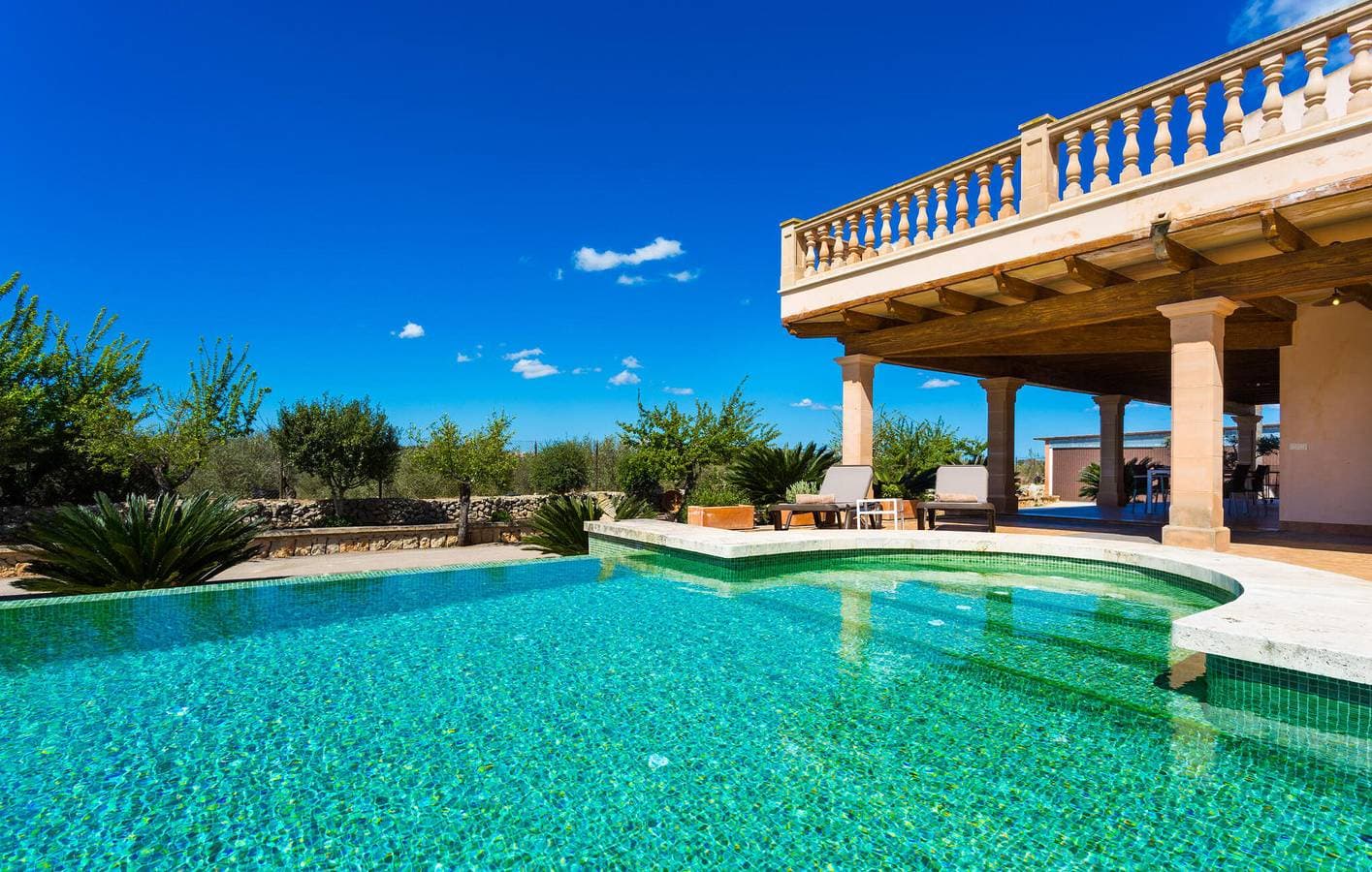 Foto 11 von 40: Sonniger Rückzugsort mit Terrasse, Pool und Küche