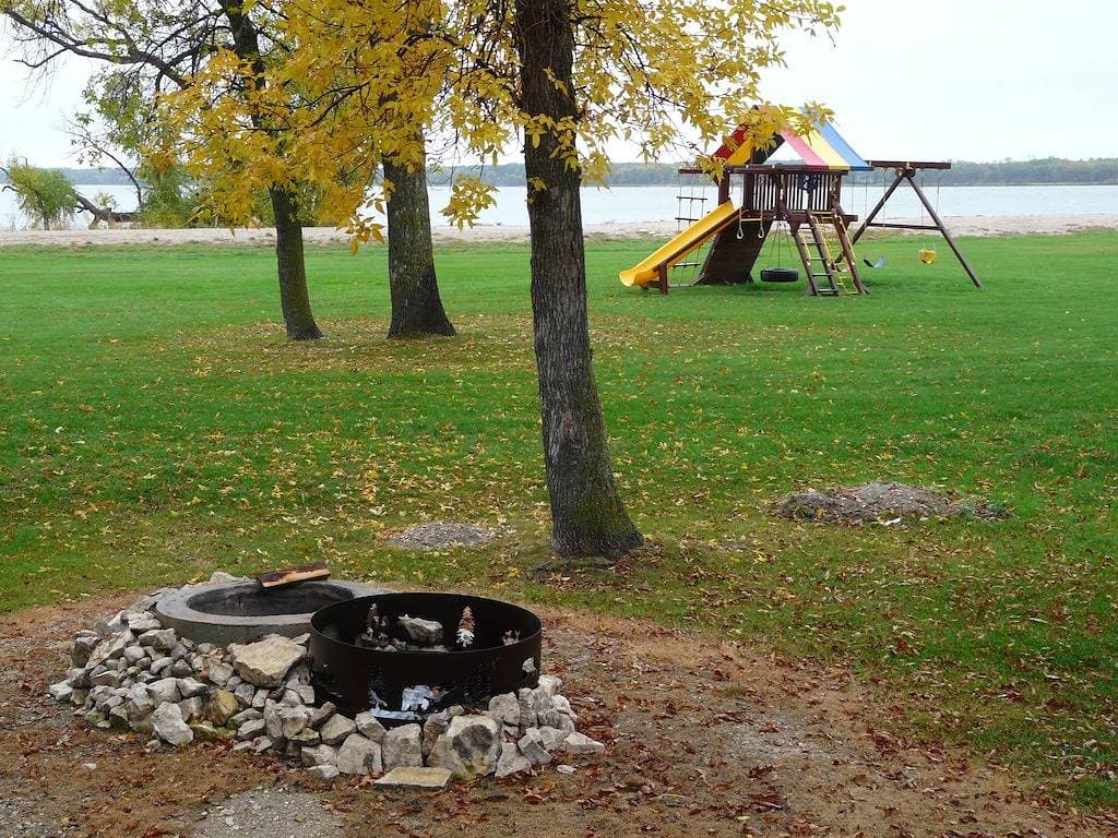 Foto 2 von 34: Lake Manitoba Narrows  - Lovely Lakefront Cottage