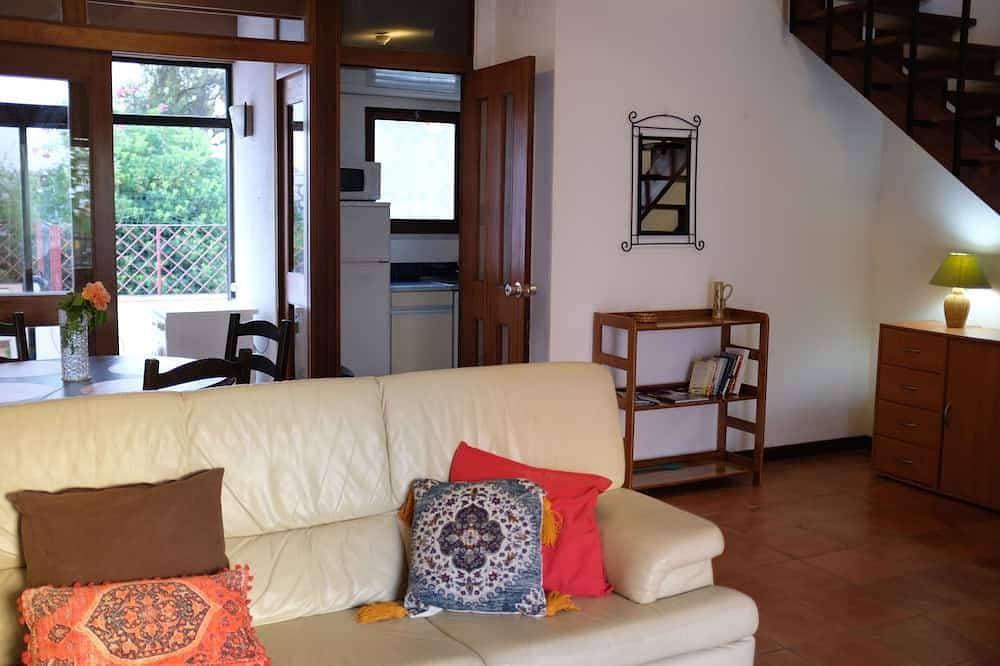 Walk to Marina, Relaxing Duplex in Central Location 1