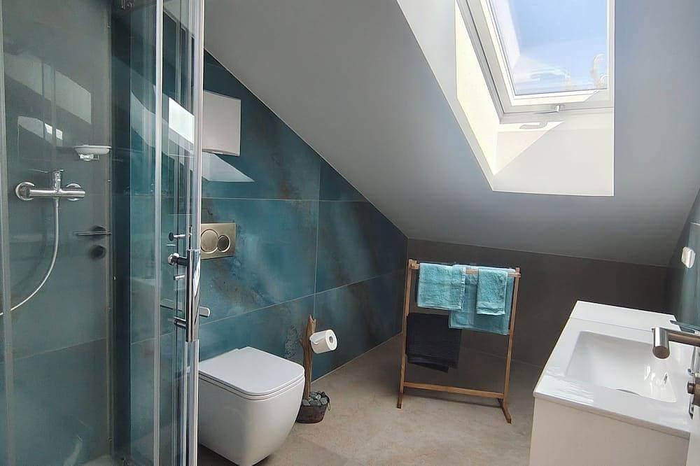 Gemütliche 3 Zimmer Ferienwohnung mit eigener  Terasse, Berg- und Seeblick 1