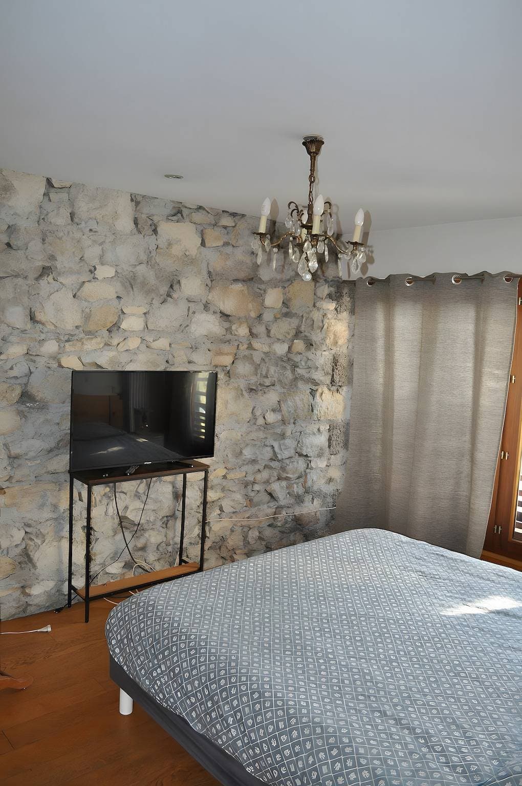 Foto 2 von 12: Gästezimmer L'Argentier – Beheiztes Hallenbad & Charaktervolles Haus
