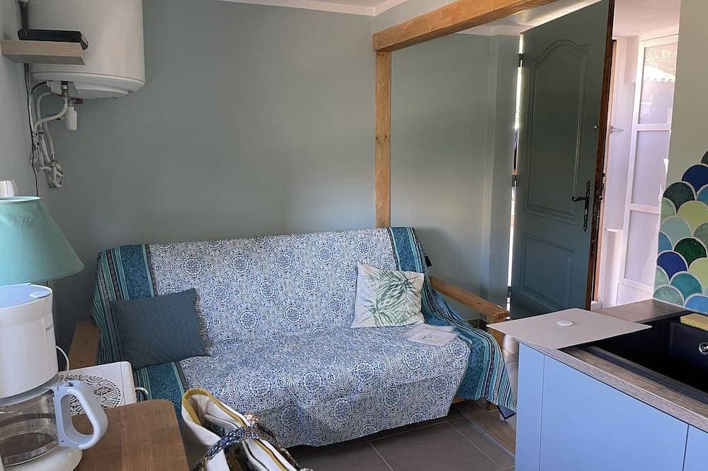 Foto 7 von 11: Studio on the first floor of a villa with pool/terrace access.