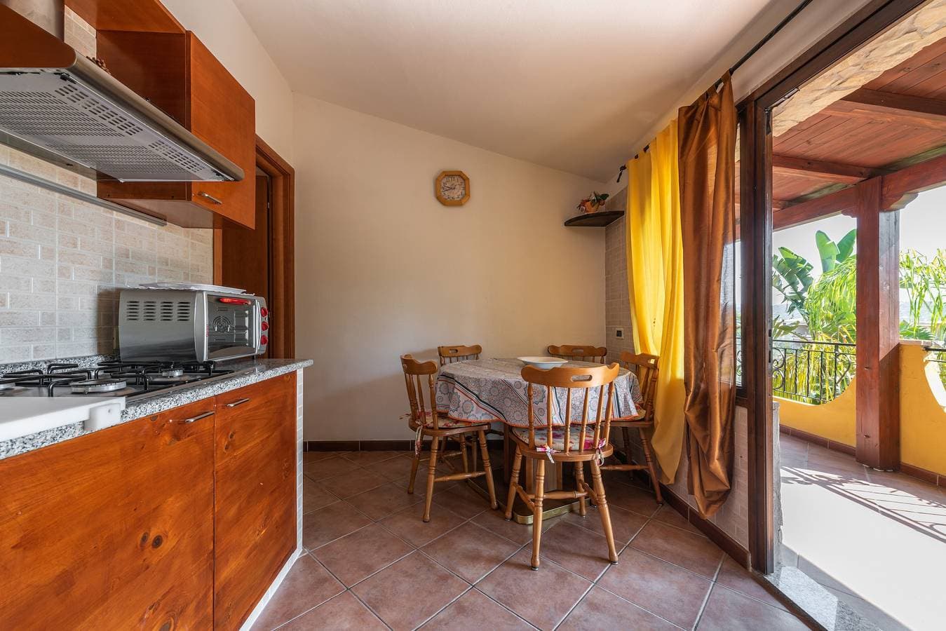 Foto 10 von 29: Ferienwohnung "Casa Mallus" mit Bergblick, Balkon, Garten, Terrasse & Grill