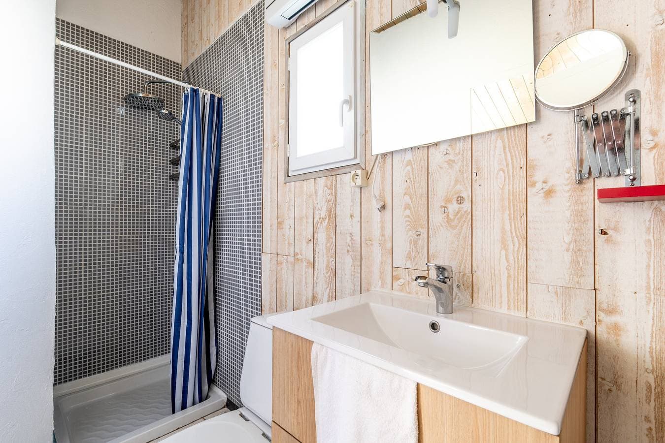 Foto 12 von 23: Ferienhaus 'De Pêcheur Au Calme' mit privater Terrasse, Garten und WLAN