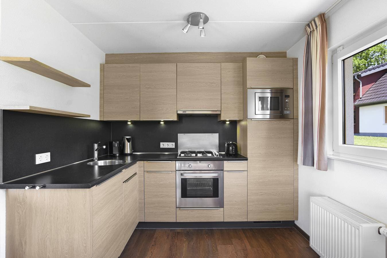 Foto 7 von 35: Bungalow für 8 Personen mit Balkon/Terrasse