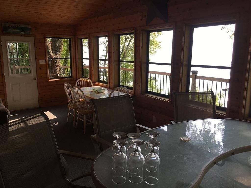 Foto 3 von 21: Grand Beach Lakefront Cabin