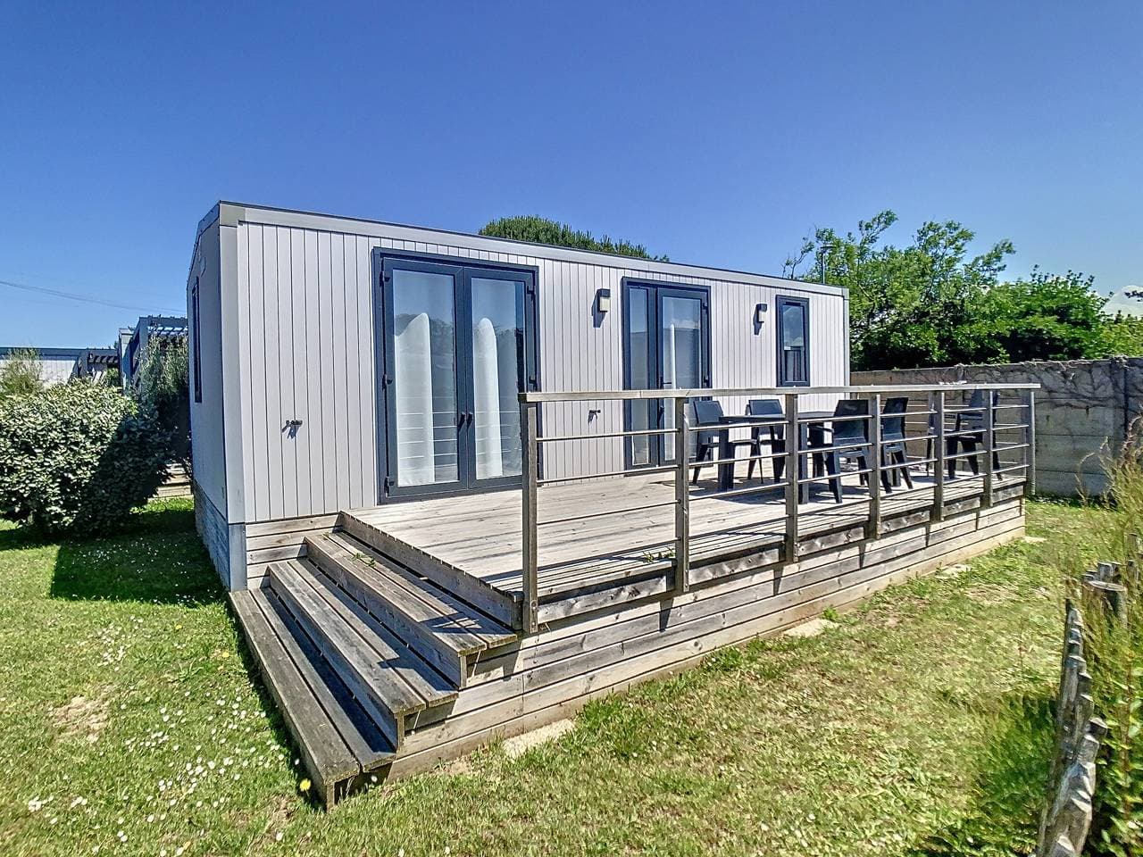 Foto 2 von 18: Mobil-Home Grand Confort à 200m de la Plage avec Piscine, 4 Pers, 2 Ch, Parking, Wifi Inlcus