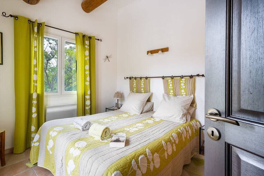 Foto 3 von 29: Einzelzimmer-Le Ventoux-Komfort-Ensuite mit Bad-Blick auf die Landschaft