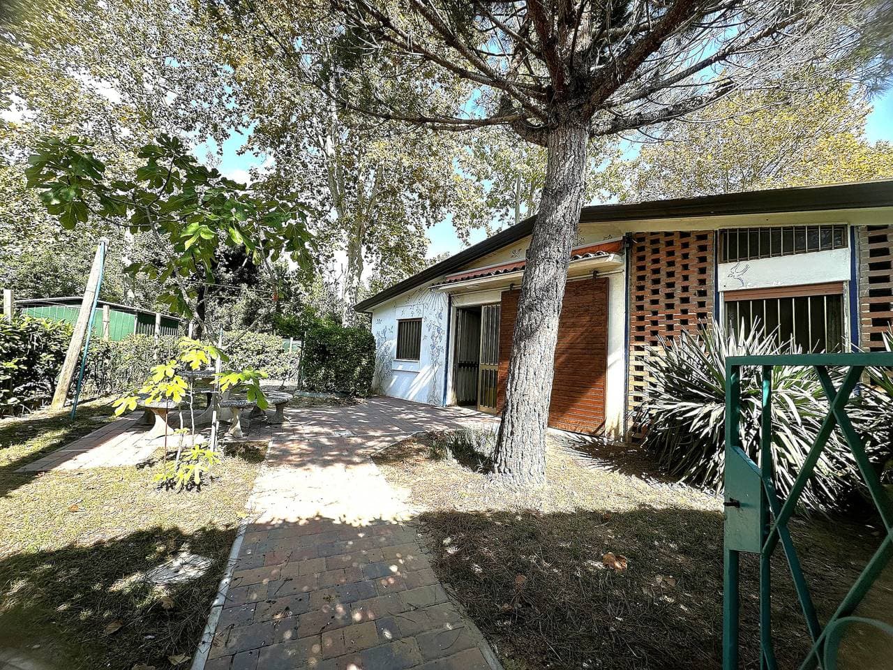 Funktionelle Villa mit eingezäuntem Garten 1