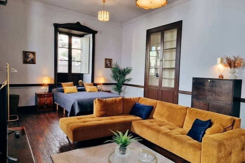 Foto 10 von 30: Apt. Presidencial - Historic Mansion with Patio, Terrace & Garden View