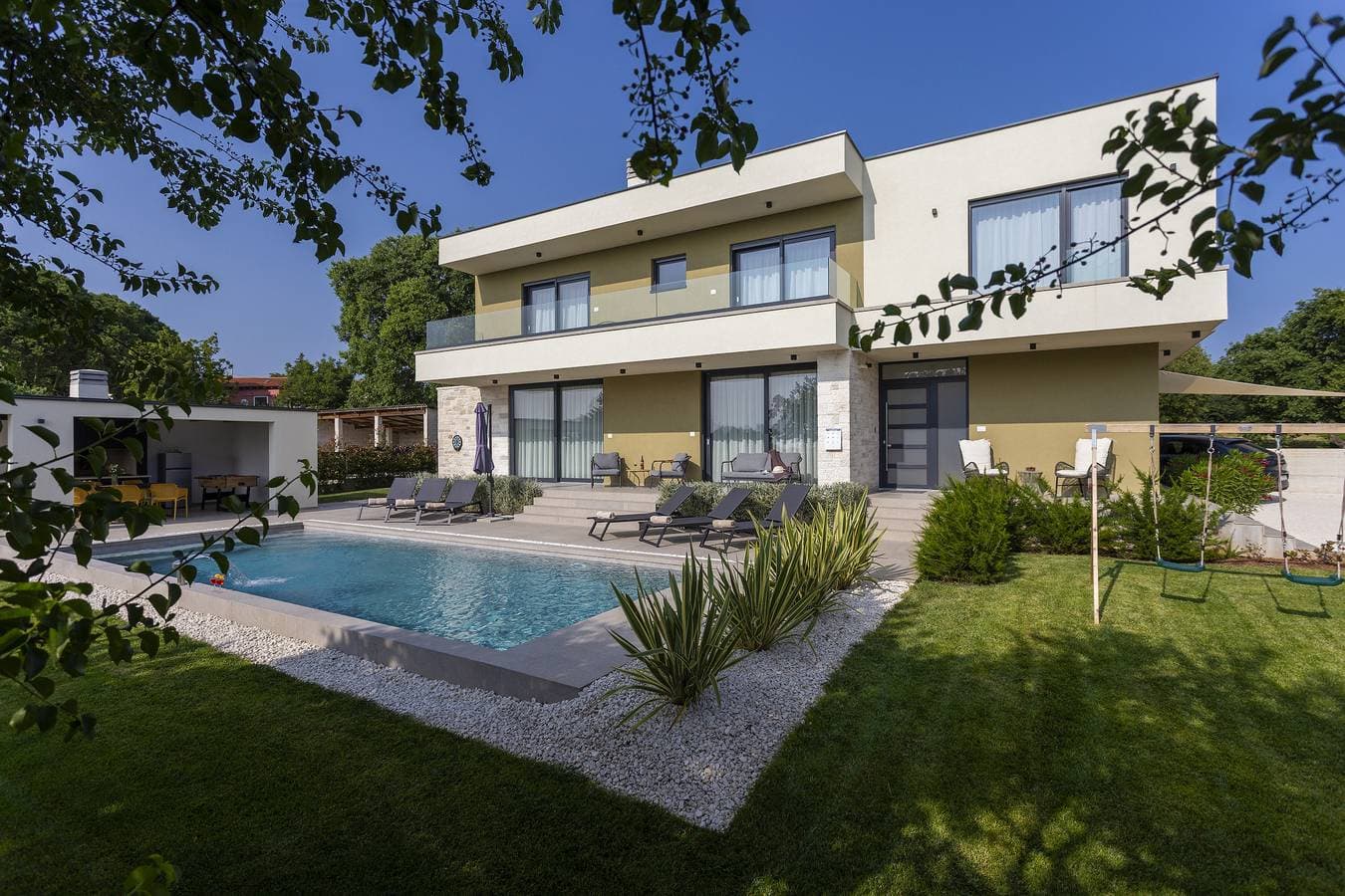 Luxuriöse Villa mit Pool und Meerblick 1