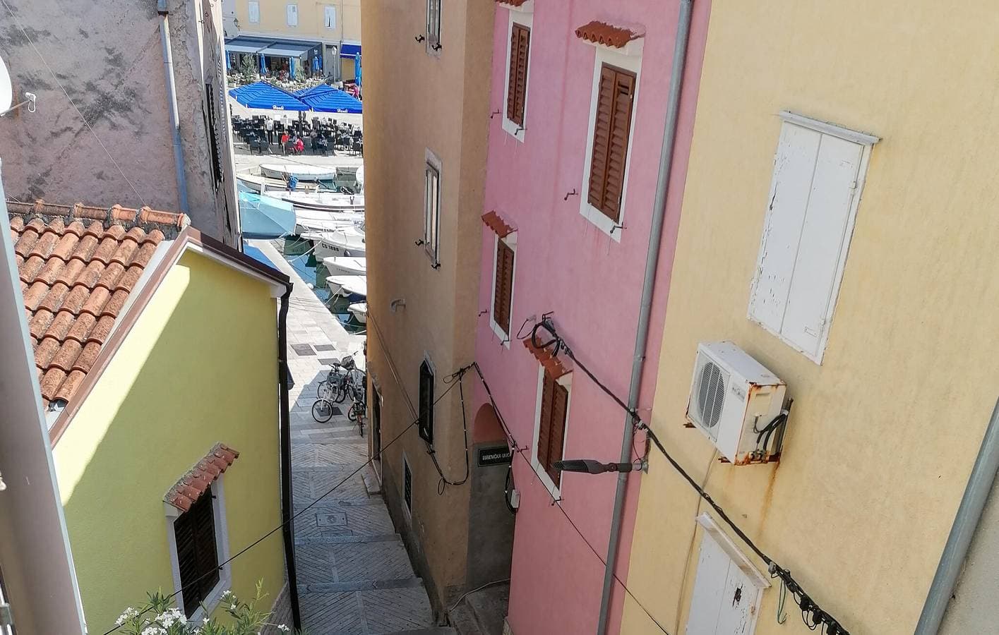 Foto 5 von 16: Gemütliche Ferienwohnung 100 m von der Küste in Cres entfernt, mit kostenlosem WLAN und Klimaanlage