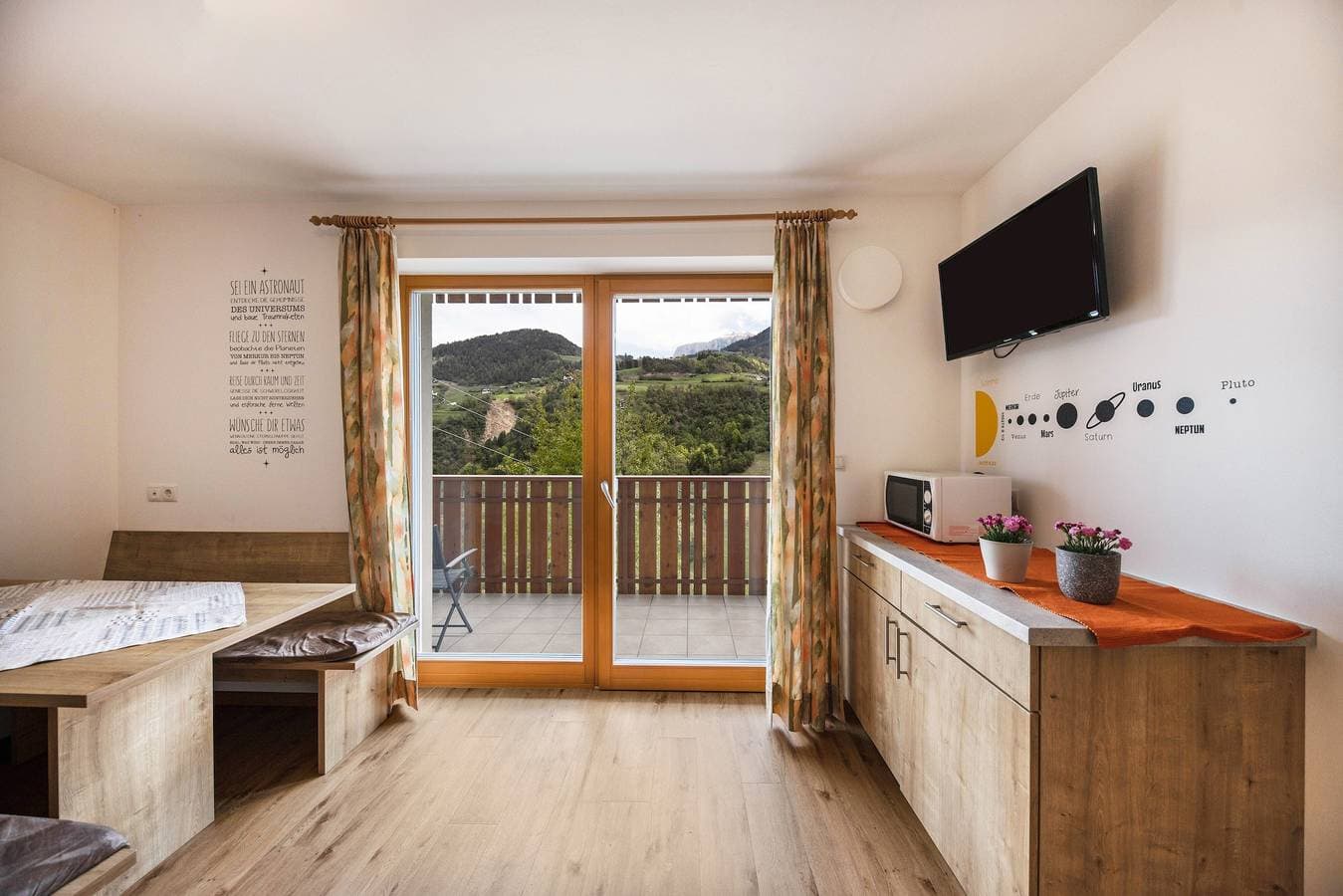 Foto 3 von 22: Ferienwohnung "Tschafon Oberparnaihof" mit Bergblick, Terrasse & WLAN