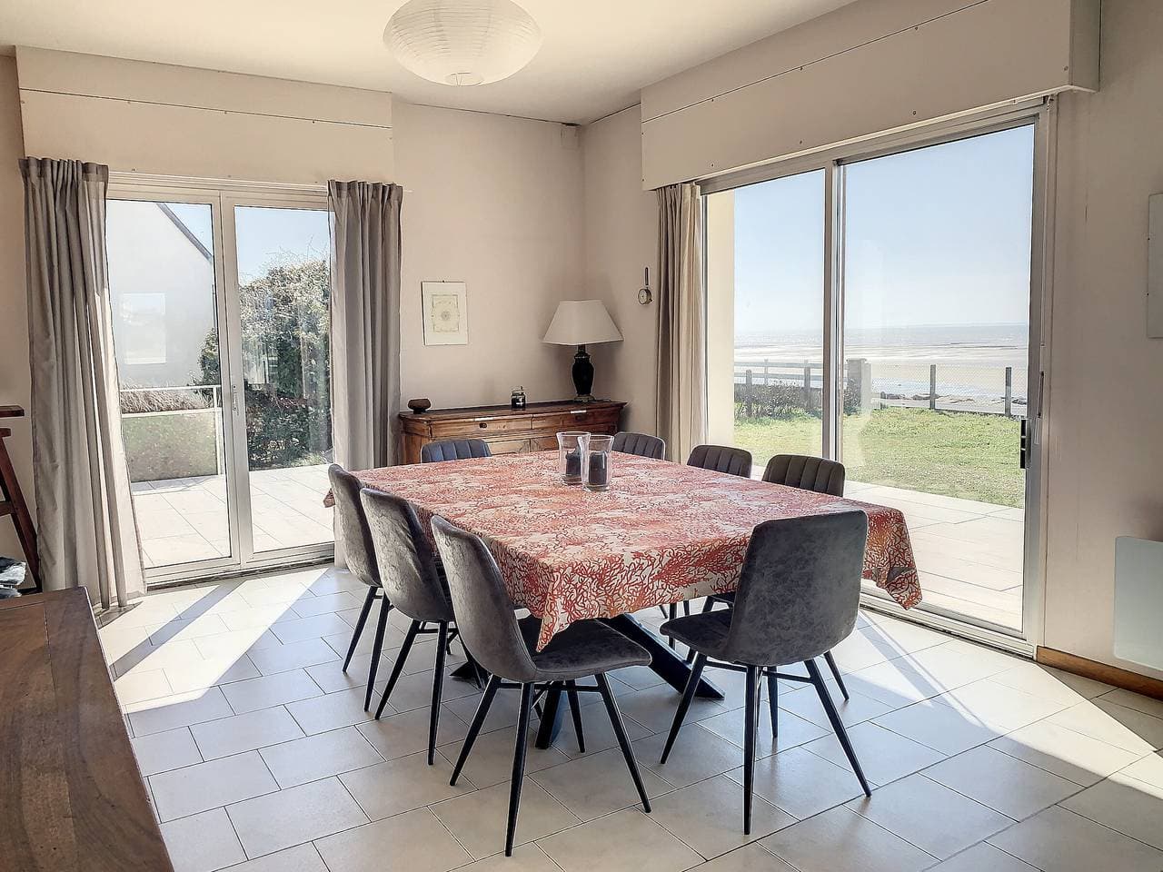 Foto 9 von 23: Villa mit Garten und Strandzugang, Terrasse, 5 Schlafzimmer, 2 Bäder, WLAN, Parkplatz