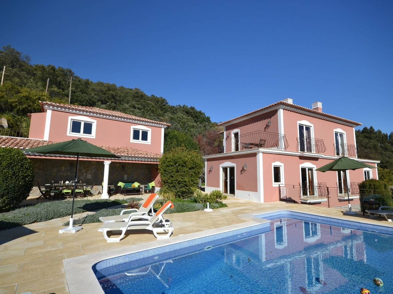 Foto 3 von 47: Luxuriöse Privatvilla mit Infinity-Pool