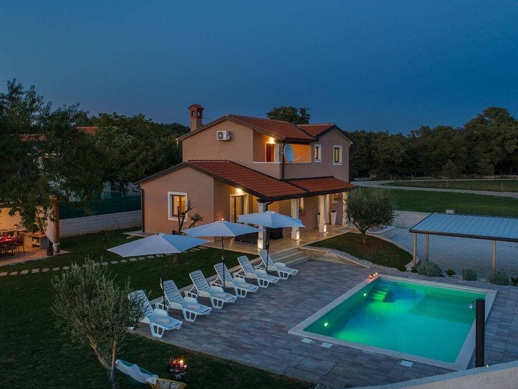 Foto 2 von 20: Villa in Tinjan mit Schwimmbecken