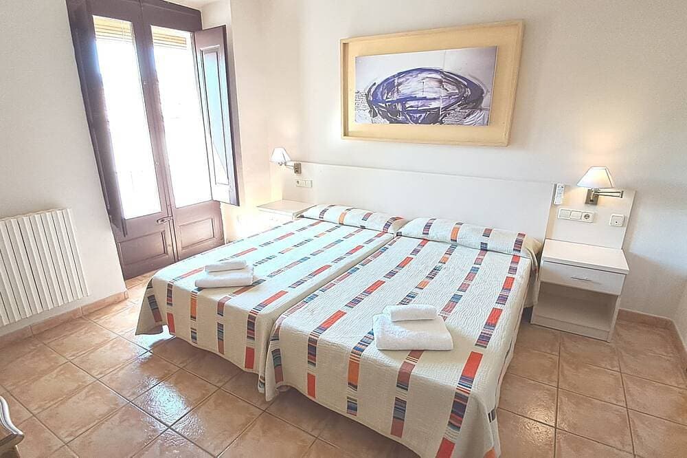 Foto 2 von 30: Casa Alerny – Authentisches katalanisches Landgut zwischen Kirschbäumen