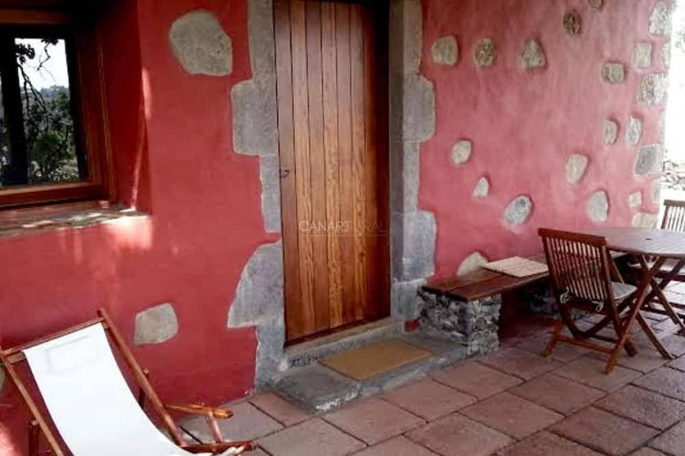 Foto 13 von 15: Restauriertes kanarisches Ferienhaus El Roble mit privatem Pool in Fon