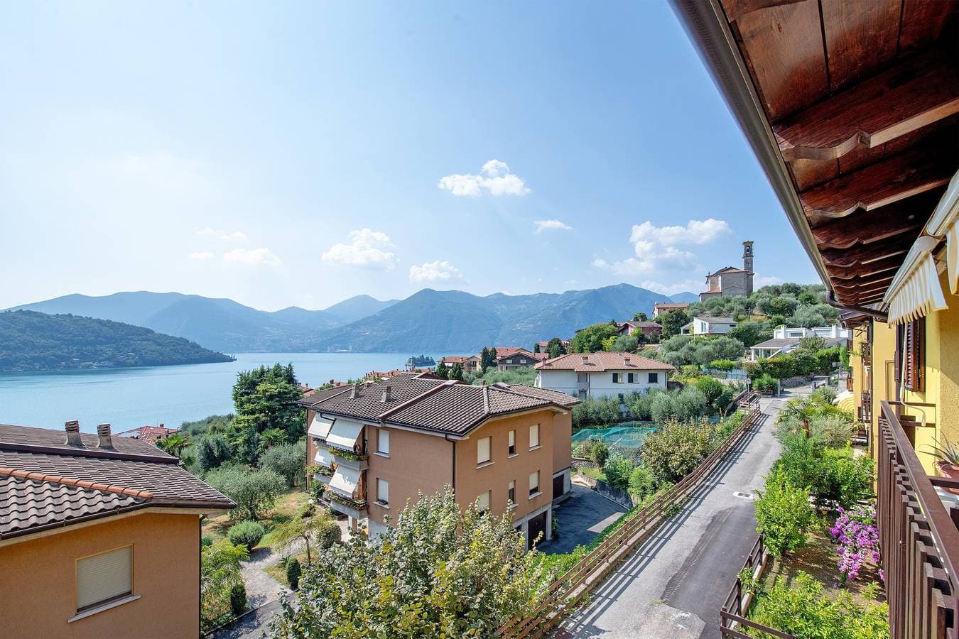 Foto 4 von 21: Ferienwohnung 'Miralago Marone' mit Seeblick, privatem Balkon und Wi-Fi
