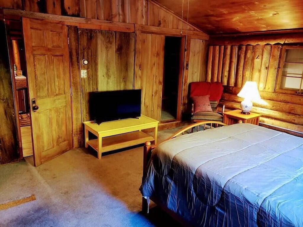Foto 13 von 23: Rustic Log Cabin #3 - \"The Lodge\"