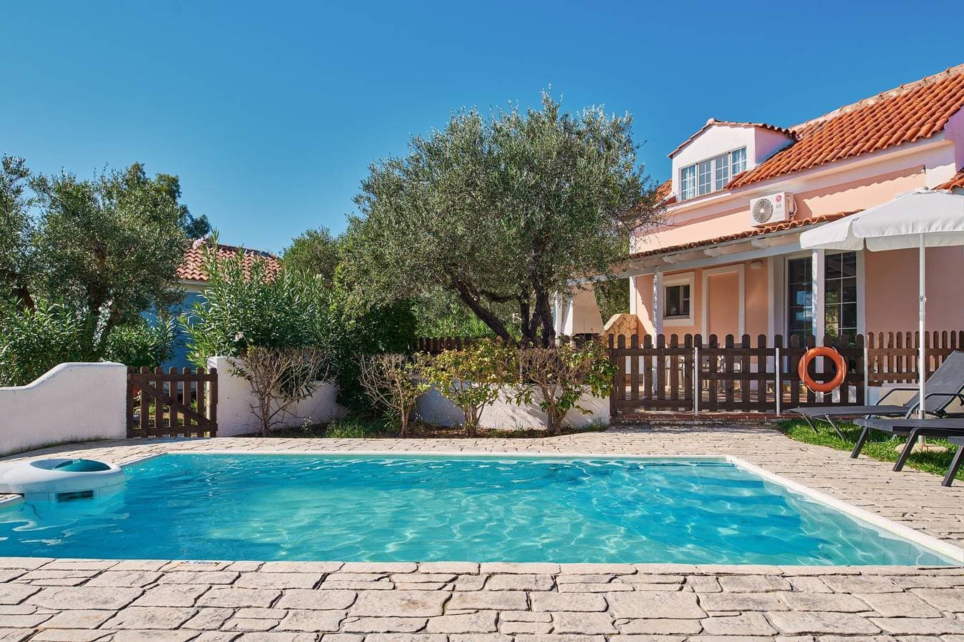 Foto 2 von 25: Villa für 4 Personen mit Garten