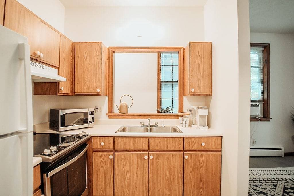Completely remodeled 2 bedroom apartment in Portland's West End 1