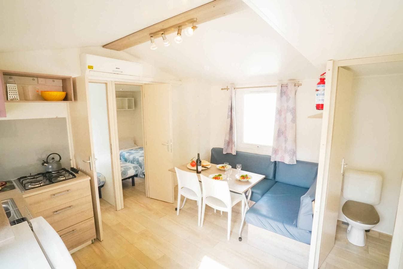 Foto 12 von 37: Mobilehome mit Klimaanlage und Terrasse