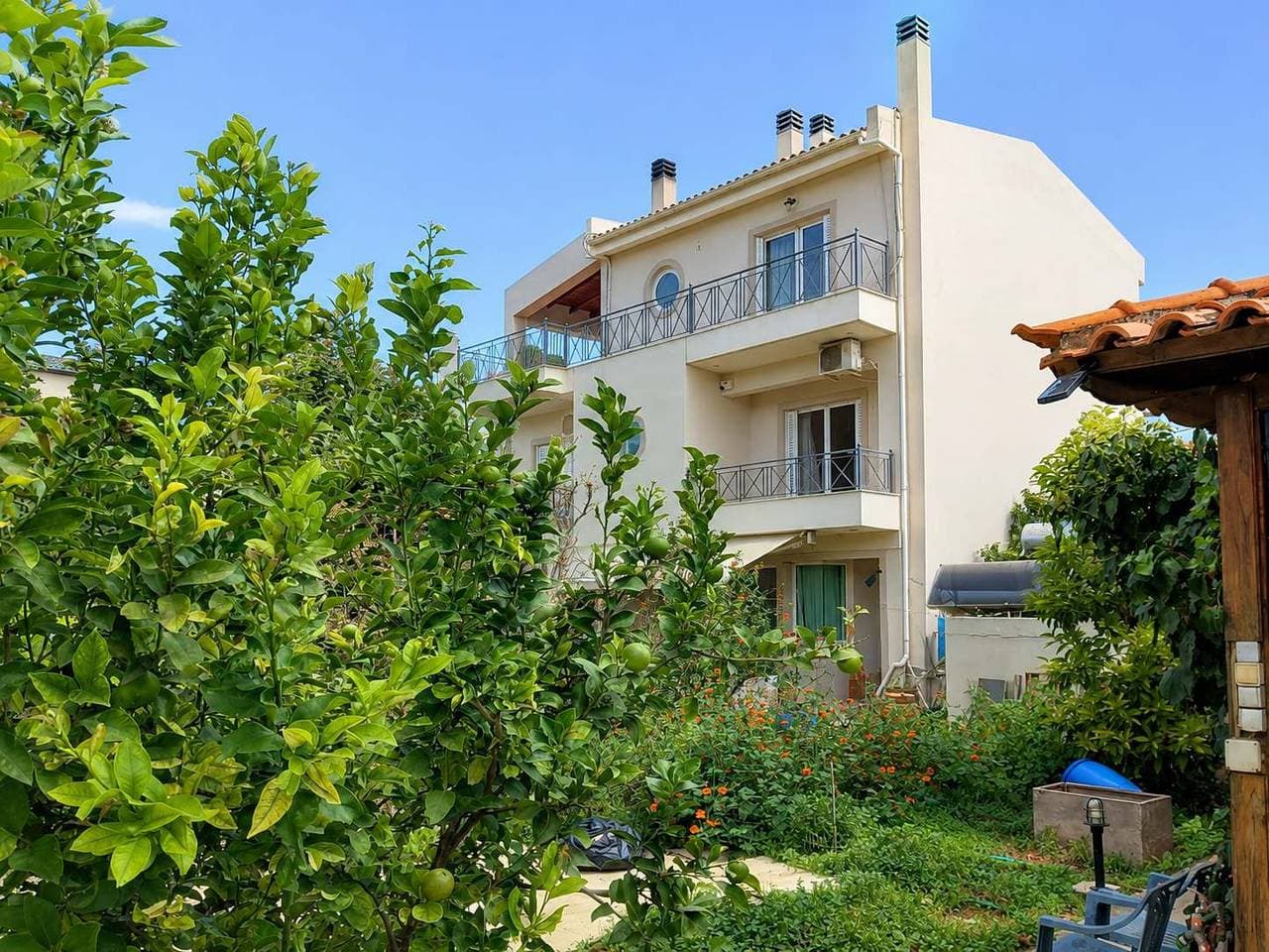 Foto 5 von 18: Pavlos Apartment - Leontari Stay with Garden View
