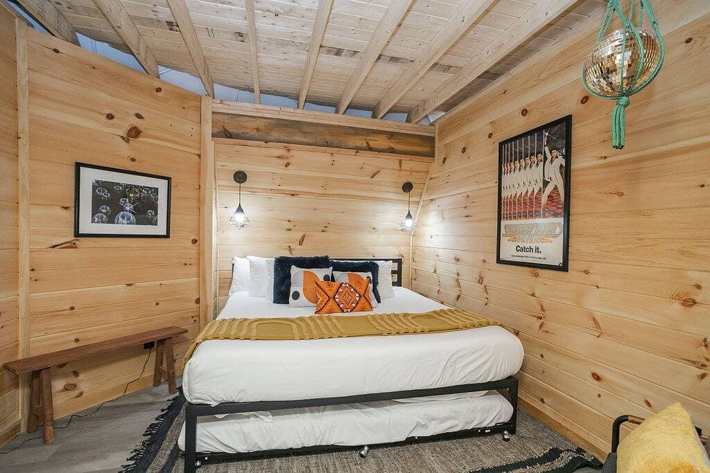 Foto 12 von 50: ✨🥂 Glamping Dome with Full Bath, Kitchen, Fire Pit, & Grill