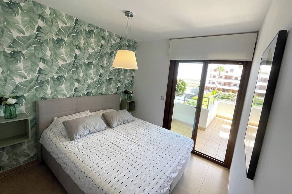 Foto 2 von 18: Luxury Apartment in Cabo Roig , 2 Pools and Lovely Gardens