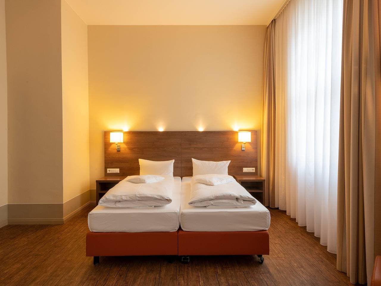 Foto 7 von 9: Hotel am Großen Waisenhaus - Doppelzimmer "Quartier de luxe" mit Dusche/Wc, inkl. Frühstück
