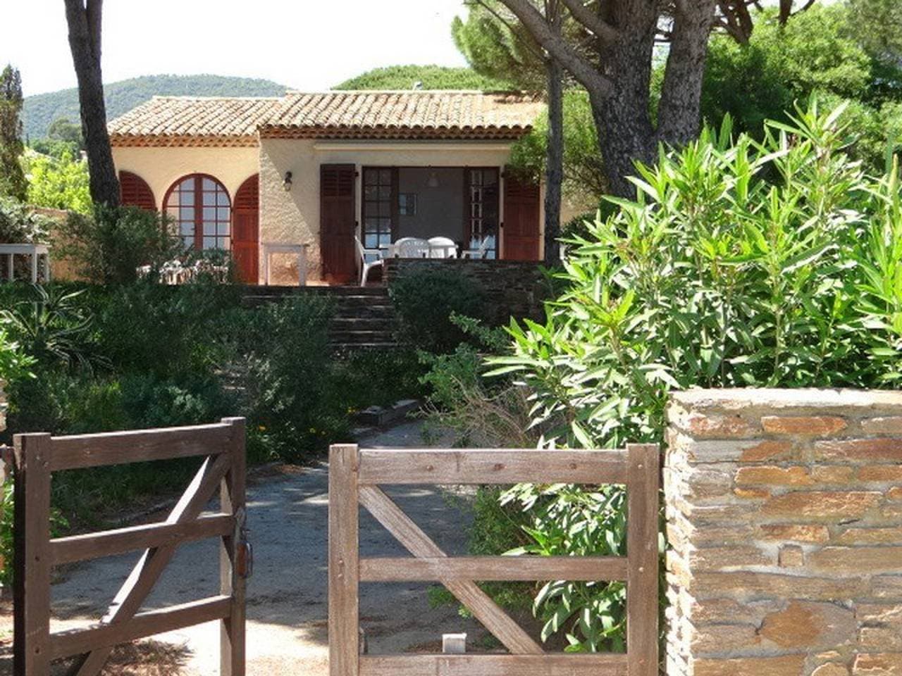 Foto 3 von 18: Klimatisierte Villa mit 2 Schlafzimmern, Meerblick und Parkplatz in Cavalaire-sur-Mer