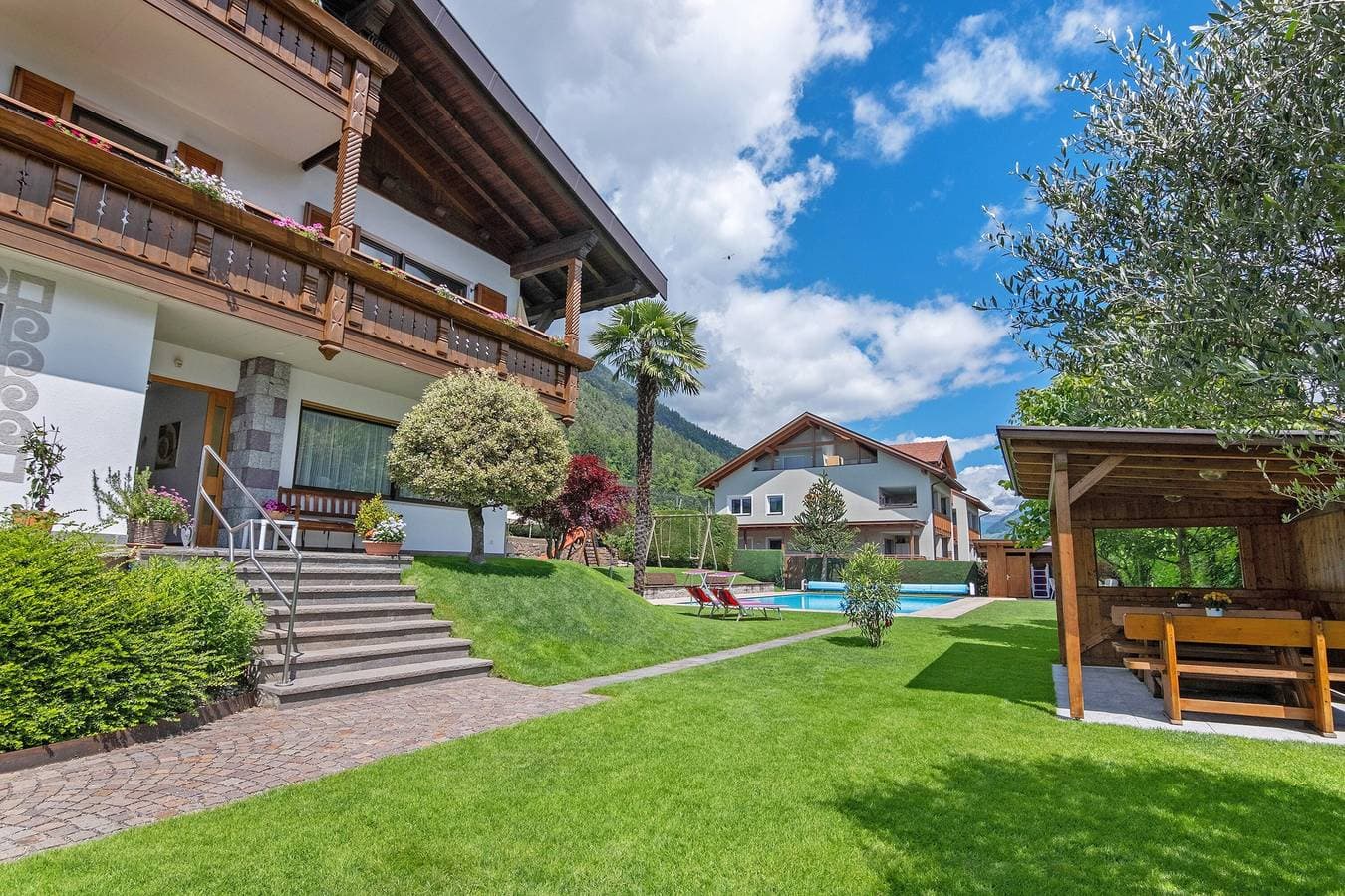 Foto 11 von 43: Ferienwohnung 'Christine 1' mit Bergblick, Gemeinschaftspool und Wi-Fi
