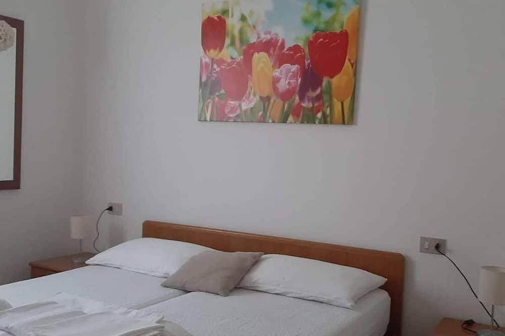 Foto 2 von 29: Casa Maffei Top Fewo 1,  2. Stock, Balkon mit Panoramaseeblick, WiFi, Stellplatz