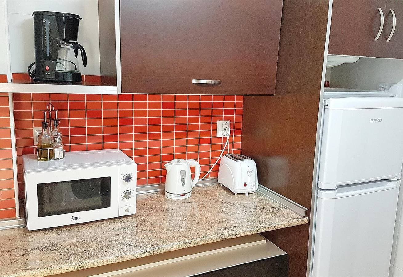 Foto 8 von 32: Ferienwohnung mit großer Dachterrasse, Pool, Garten, Grill, Klimaanlage und WLAN