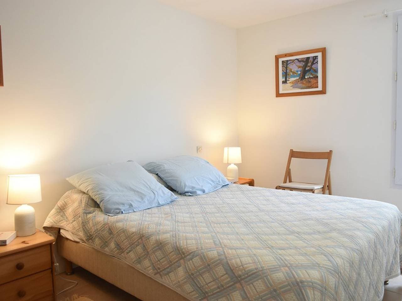 Foto 10 von 17: Charmante Maison avec Terrasse Ombragée, Proche Port, Wi-Fi Gratis, Cheminée, Stationnement à Proximité