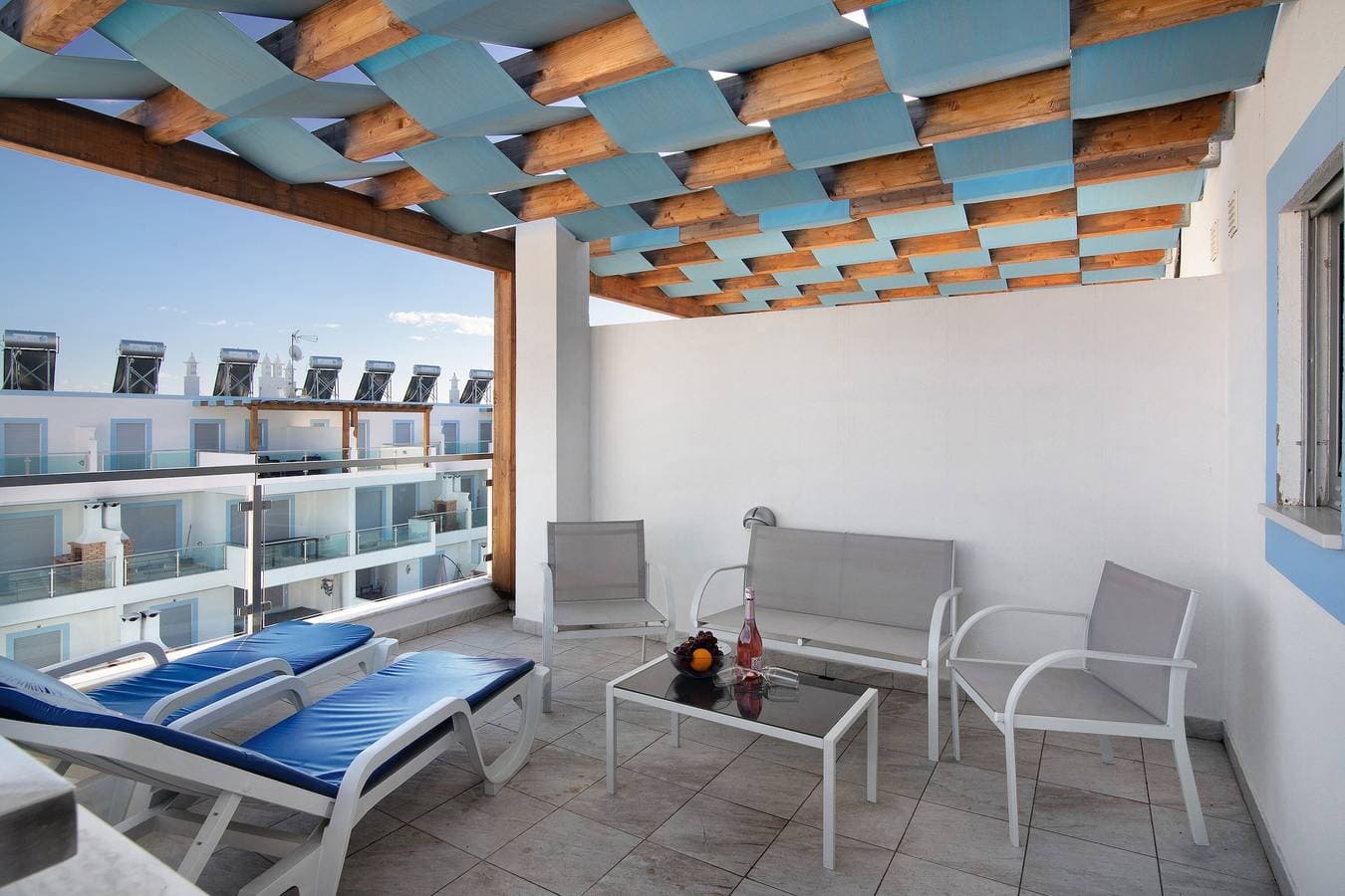 Foto 4 von 26: Ferienhaus Numar Residence Villa Z mit Pool, WLAN und Terrasse