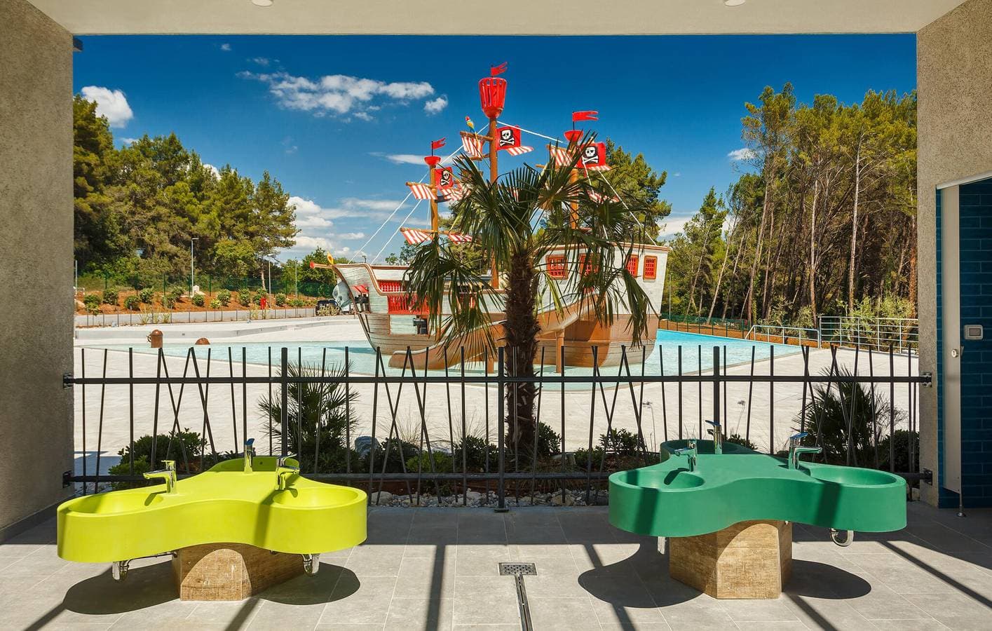 Foto 12 von 36: Reizendes Mobilheim mit Pool, Terrasse und WLAN, 2,5 km vom Strand entfernt