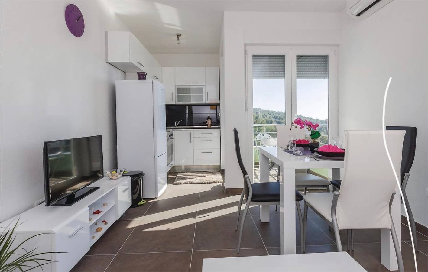 Foto 5 von 27: Apartment mit Meerblick, Pool und Terrasse, 2 km vom Strand entfernt