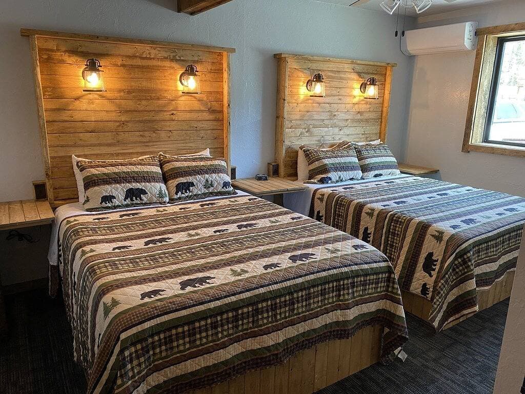 Foto 6 von 11: Fall Trailside Hotel 102: Sleeps 2, 1Br 1Ba Grill Laurel Highlands
